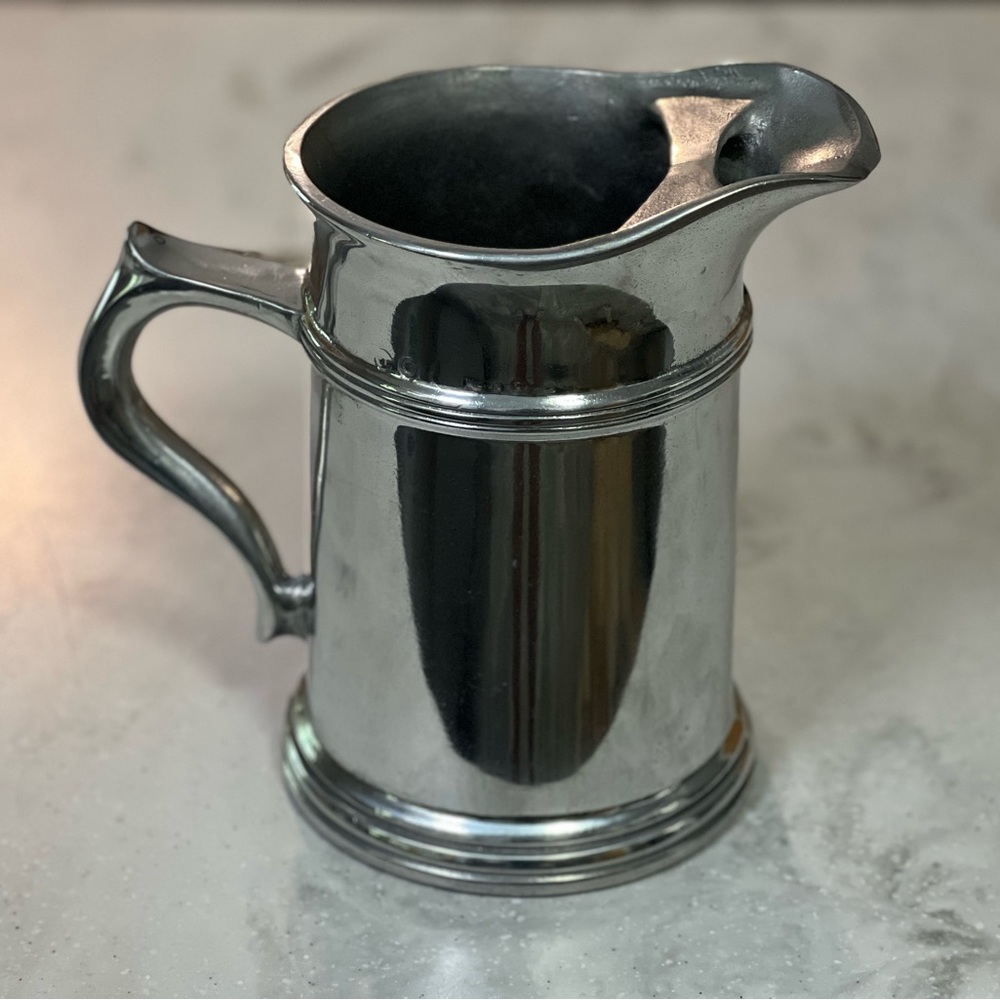 Vintage Wilton Armetale 72 Oz Shiny Finish Pewter Tavern Pitcher With Ice Lip